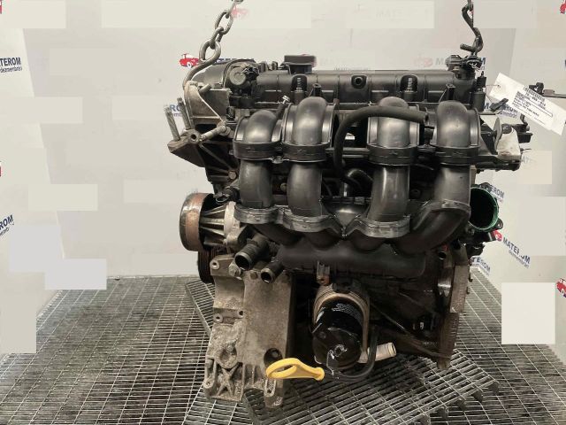 bontott FORD FOCUS III Motor (Fűzött blokk hengerfejjel)