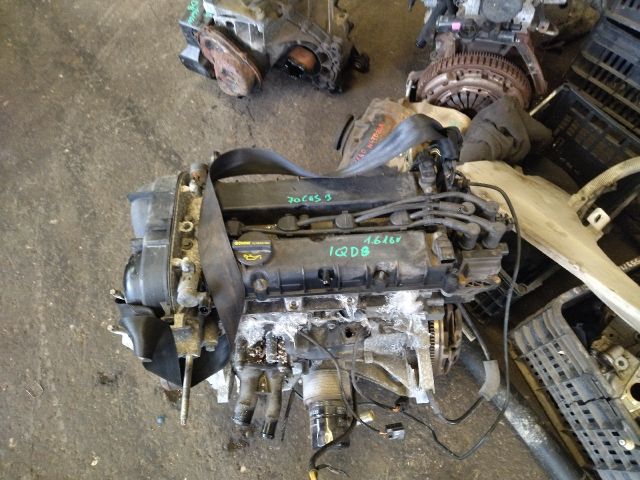 bontott FORD FOCUS III Motor (Fűzött blokk hengerfejjel)