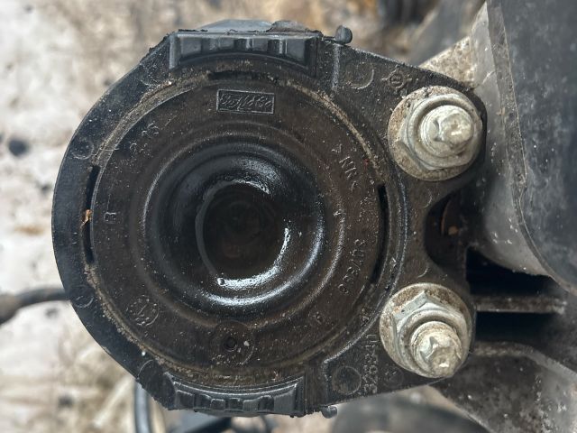 bontott FORD FOCUS III Motor (Fűzött blokk hengerfejjel)