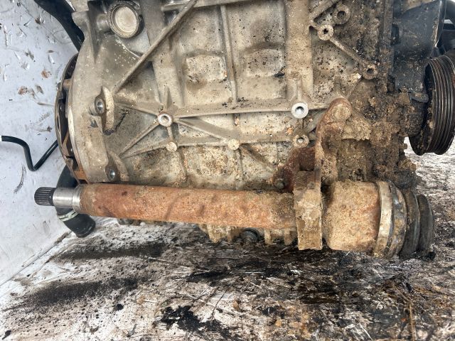 bontott FORD FOCUS III Motor (Fűzött blokk hengerfejjel)