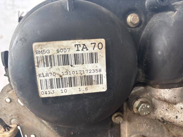 bontott FORD FOCUS III Motor (Fűzött blokk hengerfejjel)