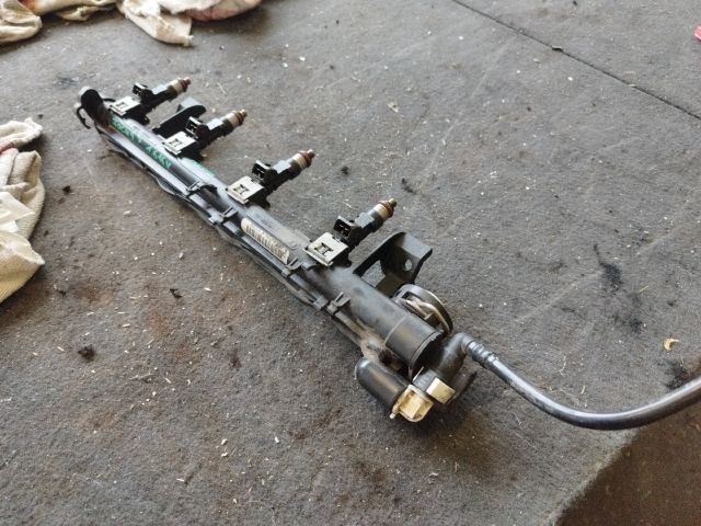 bontott FORD FOCUS III Porlasztó Sor / Híd