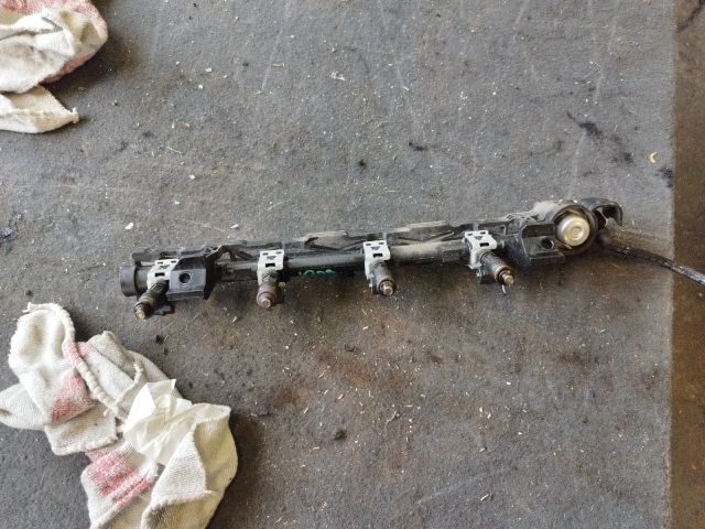 bontott FORD FOCUS III Porlasztó Sor / Híd