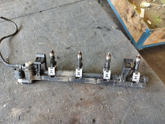 bontott FORD FOCUS III Porlasztó Sor / Híd