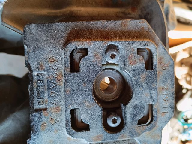 bontott FORD FOCUS III Váltó Tartó Bak (Pozíciófüggetlen)