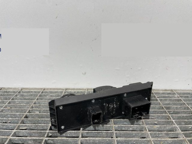 bontott FORD FOCUS III Ablakemelő Kapcsoló Négyes / Kettes