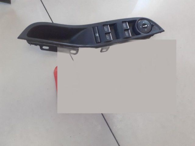 bontott FORD FOCUS III Ablakemelő Kapcsoló Négyes / Kettes