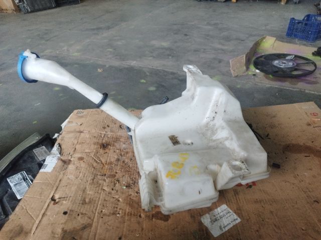 bontott FORD FOCUS III Ablakmosó Tartály