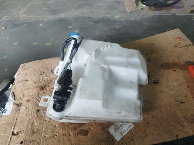 bontott FORD FOCUS III Ablakmosó Tartály