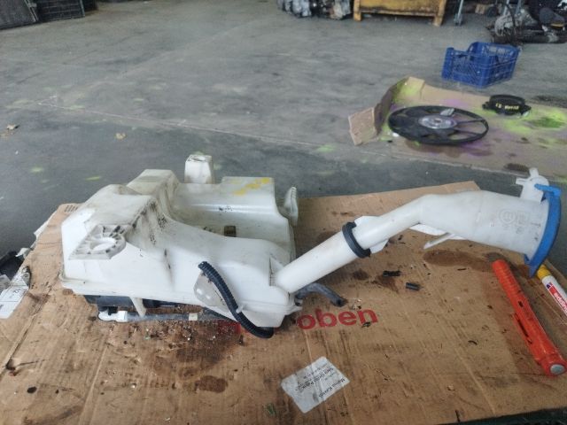 bontott FORD FOCUS III Ablakmosó Tartály