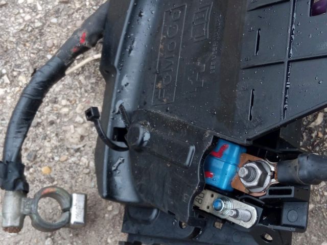 bontott FORD FOCUS III Akkumulátor Saru Elektronikával