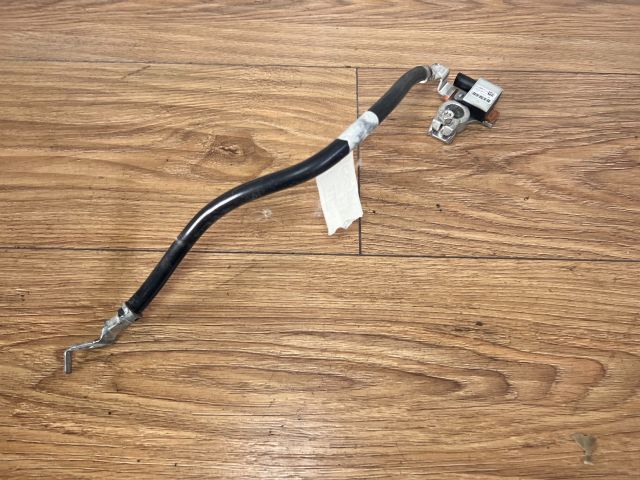 bontott FORD FOCUS III Akkumulátor Saru