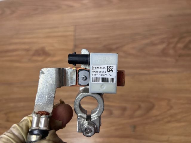 bontott FORD FOCUS III Akkumulátor Saru