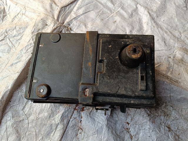 bontott FORD FOCUS III Akkumulátor Tartó