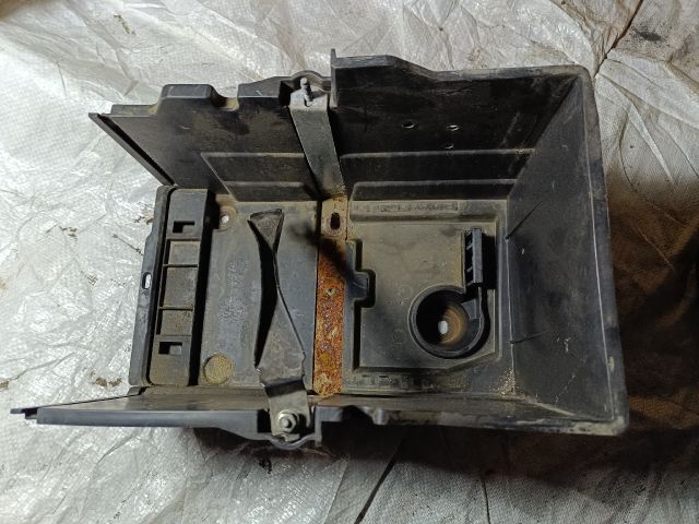 bontott FORD FOCUS III Akkumulátor Tartó