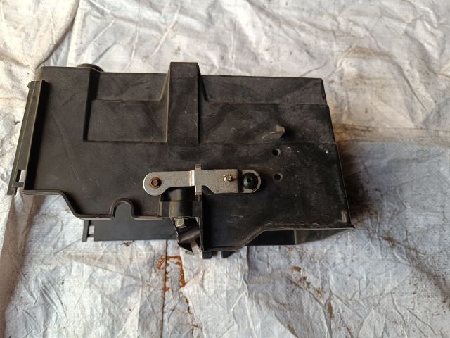 bontott FORD FOCUS III Akkumulátor Tartó