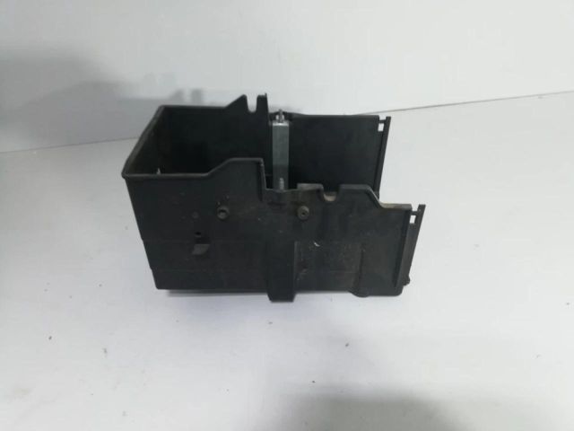 bontott FORD FOCUS III Akkumulátor Tartó