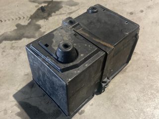 bontott FORD FOCUS III Akkumulátor Tartó