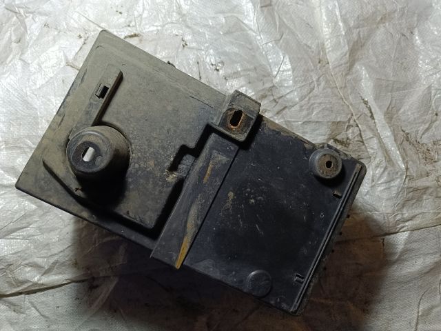 bontott FORD FOCUS III Akkumulátor Tartó