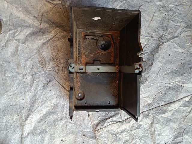 bontott FORD FOCUS III Akkumulátor Tartó