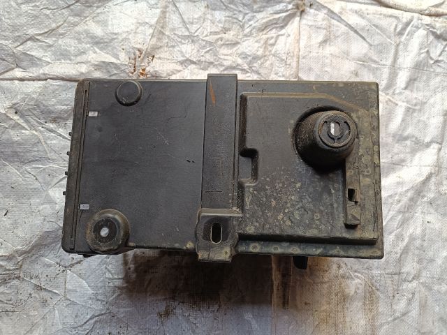 bontott FORD FOCUS III Akkumulátor Tartó