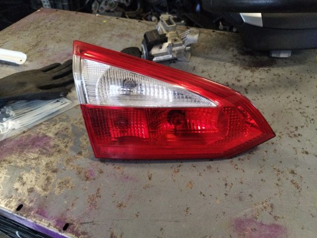 bontott FORD FOCUS III Bal Belső Hátsó Lámpa