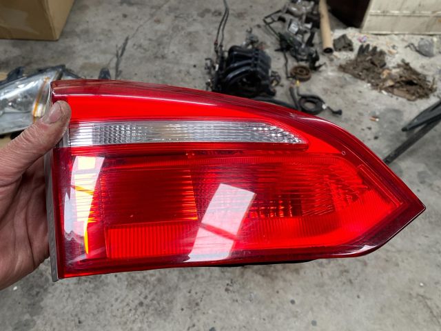 bontott FORD FOCUS III Bal Belső Hátsó Lámpa