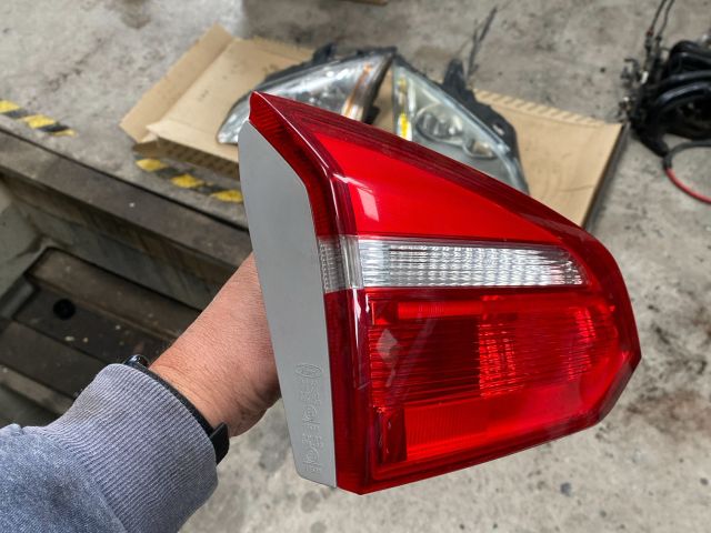 bontott FORD FOCUS III Bal Belső Hátsó Lámpa