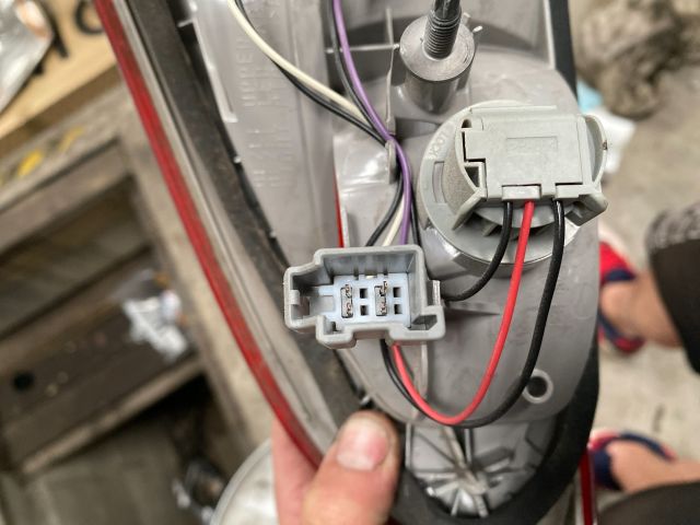 bontott FORD FOCUS III Bal Belső Hátsó Lámpa