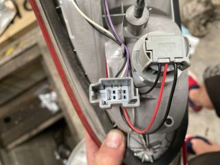 bontott FORD FOCUS III Bal Belső Hátsó Lámpa