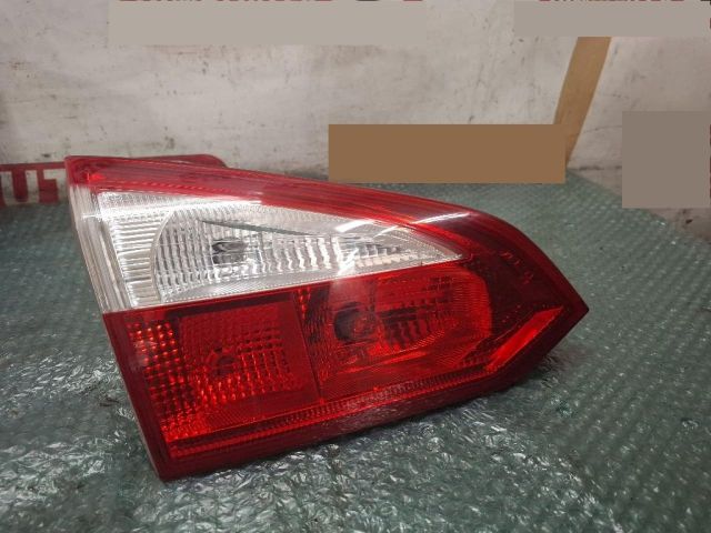 bontott FORD FOCUS III Bal Belső Hátsó Lámpa