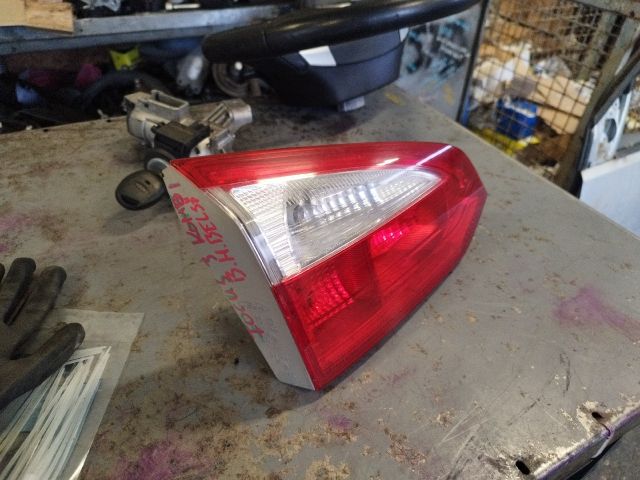 bontott FORD FOCUS III Bal Belső Hátsó Lámpa