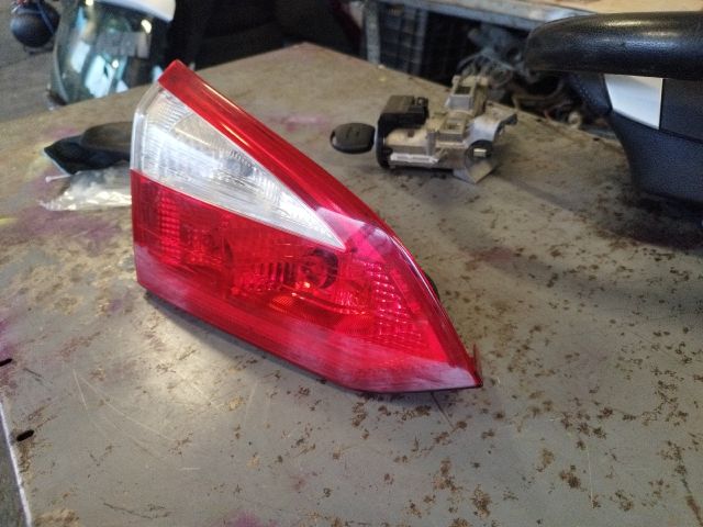 bontott FORD FOCUS III Bal Belső Hátsó Lámpa