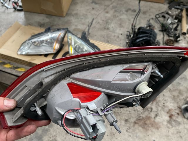 bontott FORD FOCUS III Bal Belső Hátsó Lámpa