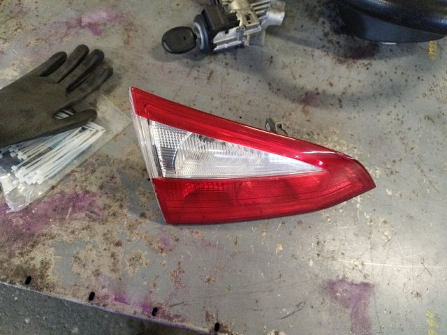 bontott FORD FOCUS III Bal Belső Hátsó Lámpa