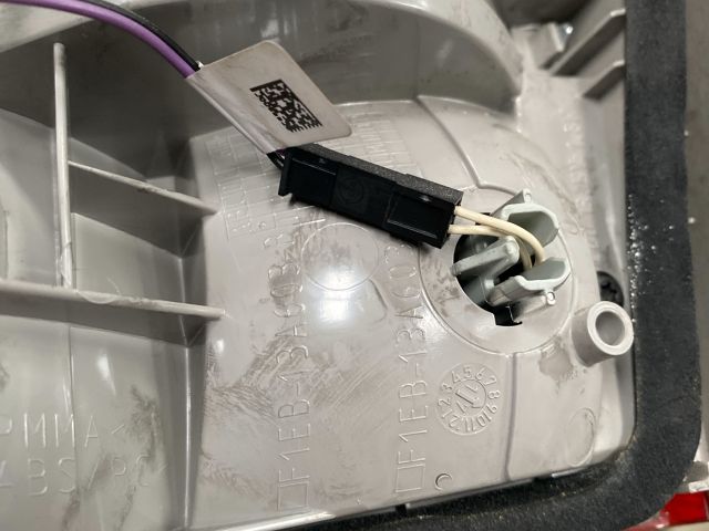 bontott FORD FOCUS III Bal Belső Hátsó Lámpa