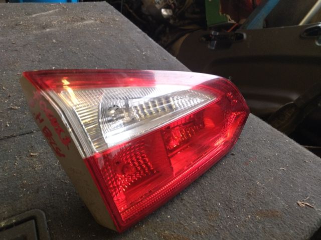 bontott FORD FOCUS III Bal Belső Hátsó Lámpa