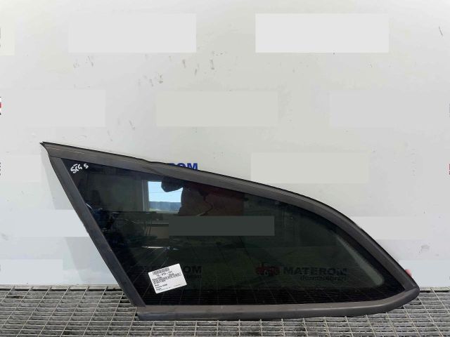 bontott FORD FOCUS III Bal C Oszlop