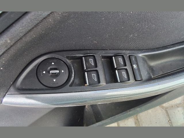 bontott FORD FOCUS III Bal első Ablakemelő Kapcsoló