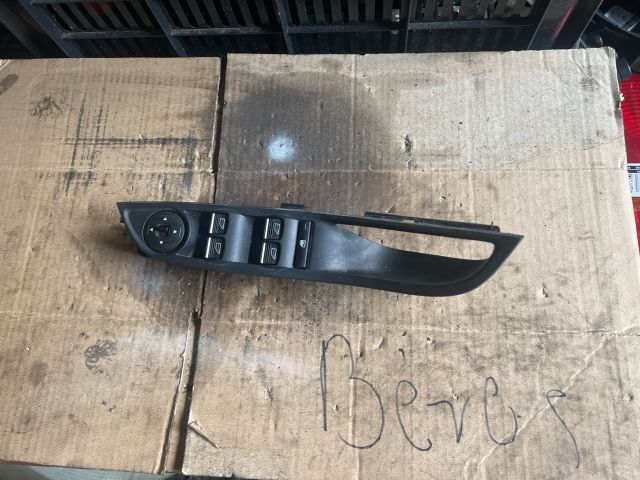 bontott FORD FOCUS III Bal első Ablakemelő Kapcsoló