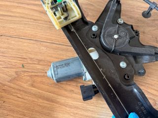 bontott FORD FOCUS III Bal első Ablakemelő Motor