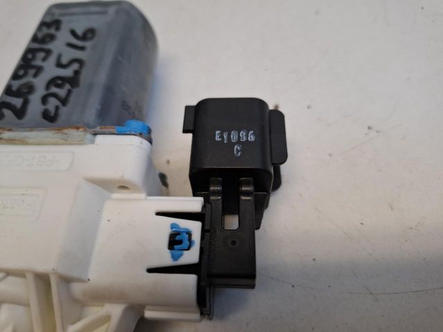 bontott FORD FOCUS III Bal első Ablakemelő Motor