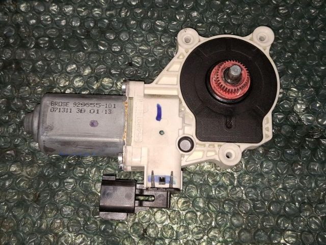 bontott FORD FOCUS III Bal első Ablakemelő Motor