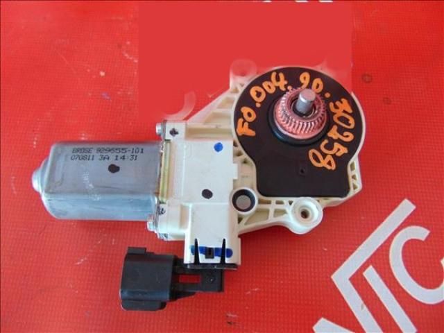 bontott FORD FOCUS III Bal első Ablakemelő Motor