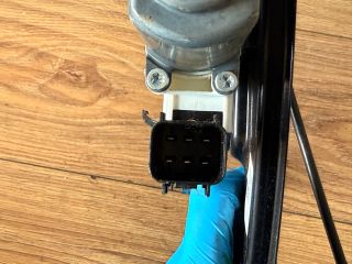 bontott FORD FOCUS III Bal első Ablakemelő Motor