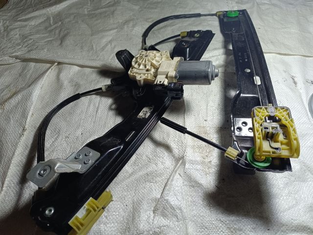 bontott FORD FOCUS III Bal első Ablakemelő Szerkezet (Elektromos)