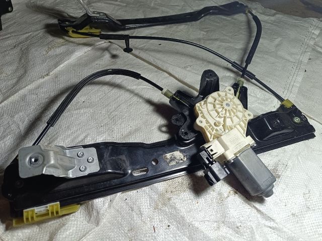 bontott FORD FOCUS III Bal első Ablakemelő Szerkezet (Elektromos)