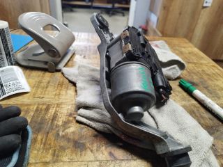 bontott FORD FOCUS III Bal első Ablaktörlő Motor