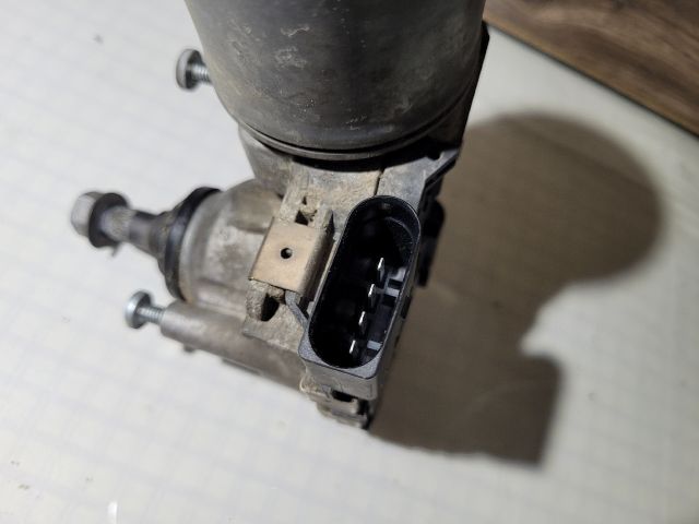 bontott FORD FOCUS III Bal első Ablaktörlő Motor