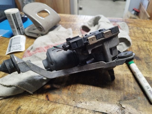 bontott FORD FOCUS III Bal első Ablaktörlő Motor